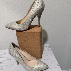Betsey Johnson gold heels covered in Rhinestones says size 10 fits like a size 9
